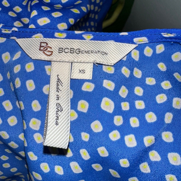 Women's BCBGeneration Blue Yellow Polka Dot Peplum Blouse XS Pockets Zip Up - Picture 3 of 13